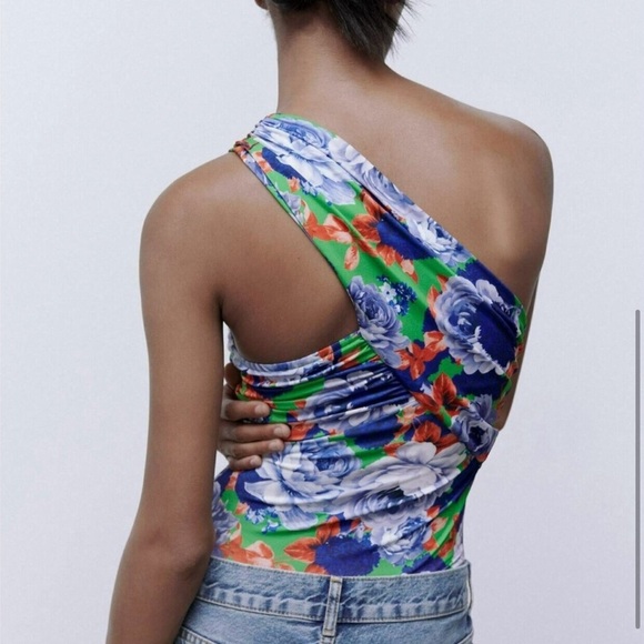 🆕 Zara One Sleeve Floral
Asymmetric Bodysuit - Picture 5 of 15